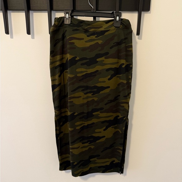Sundry by Evereve army print skirt - Picture 6 of 6